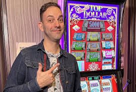 slotss VIP Platinum ကစားသမား Live Casino စားပွဲတွင် VIP Cashback ရရှိနေသည့် Premium Gaming မြင်ကွင်း